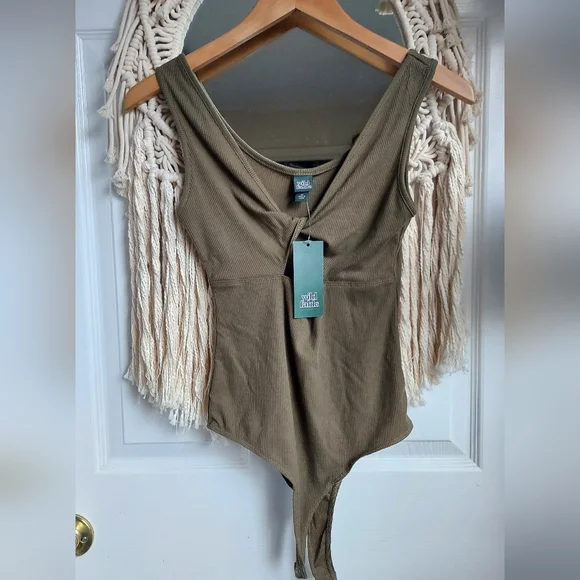 Wild Fable Olive Green Keyhole Bodysuit - Picture 1 of 6